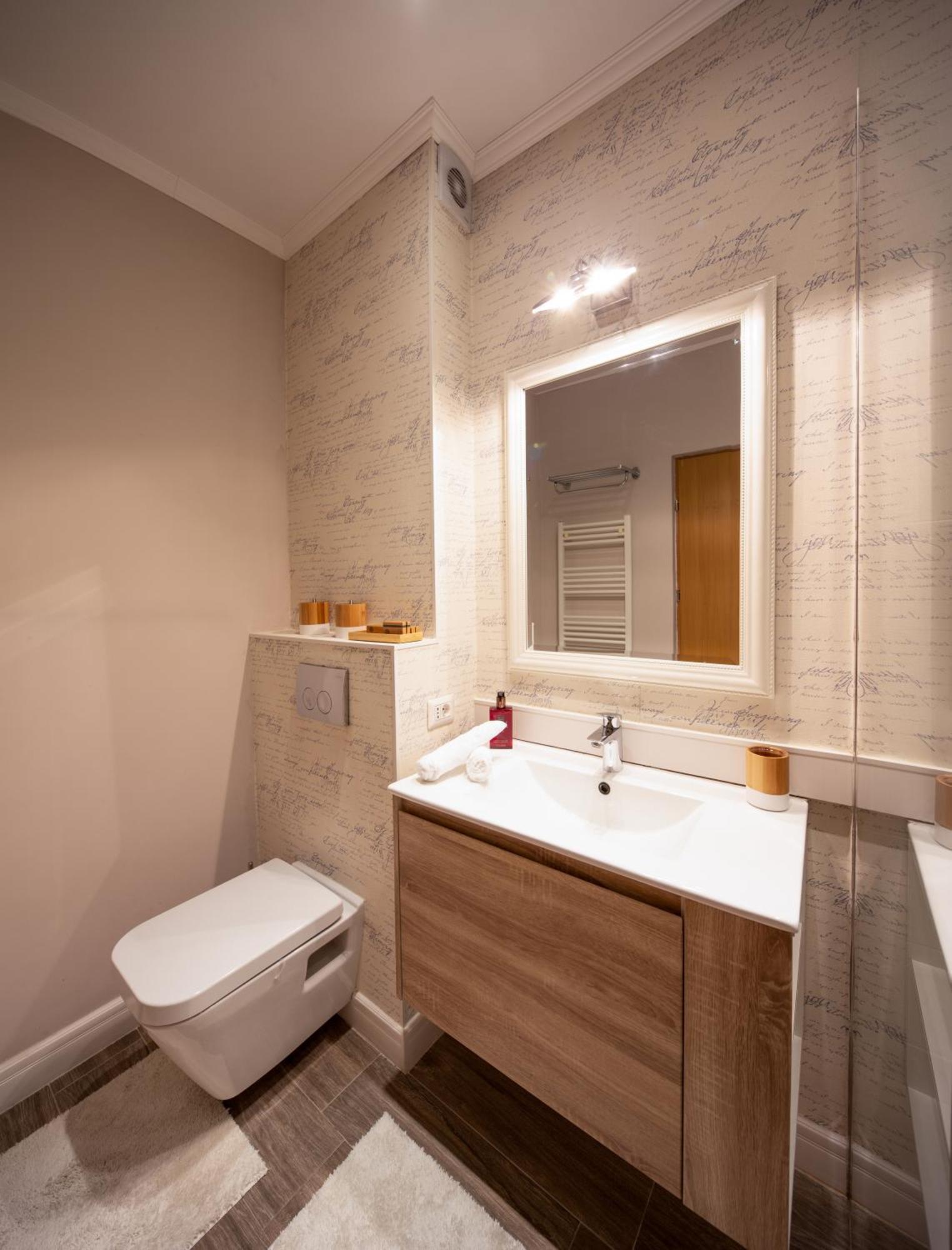 Stylish Condo - Parking And Balcony Κλουζ-Ναπόκα Εξωτερικό φωτογραφία